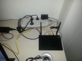 Regleta enchufes y router ADSL