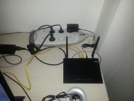 Regleta enchufes y router ADSL