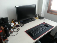 Escritorio con NUC Escritorio con NUC