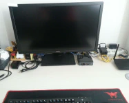 Escritorio con NUC Escritorio con NUC